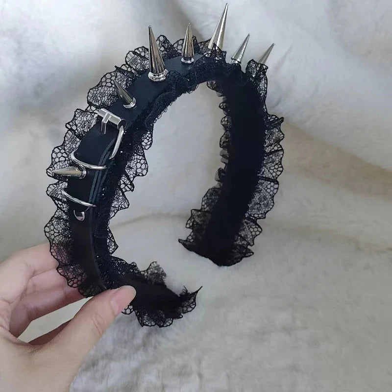 Metal Detaylı Taç