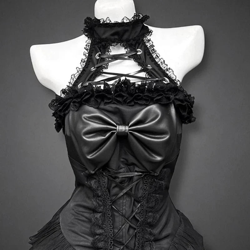 Eprolo dantel halter mini elbise with intricate lace details and a fitted silhouette, perfect for stylish evening wear.
