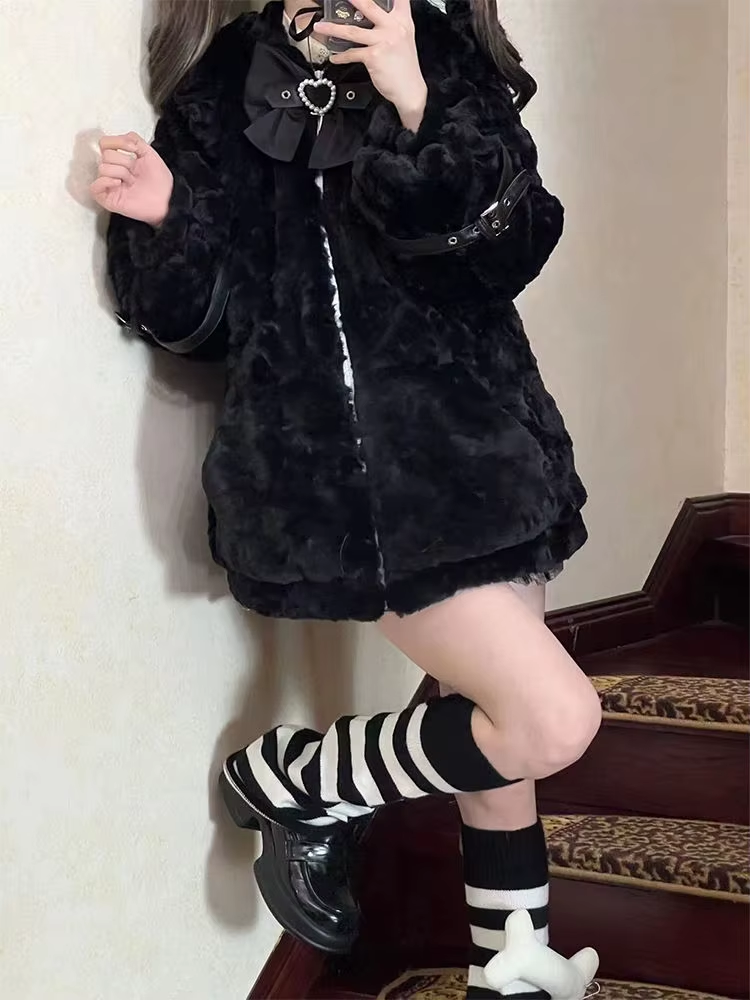 Eprolo Kedi kulaklı peluş kapüşonlu ceket in soft plush fabric with cat ear details and cozy hood, perfect for cold weather.