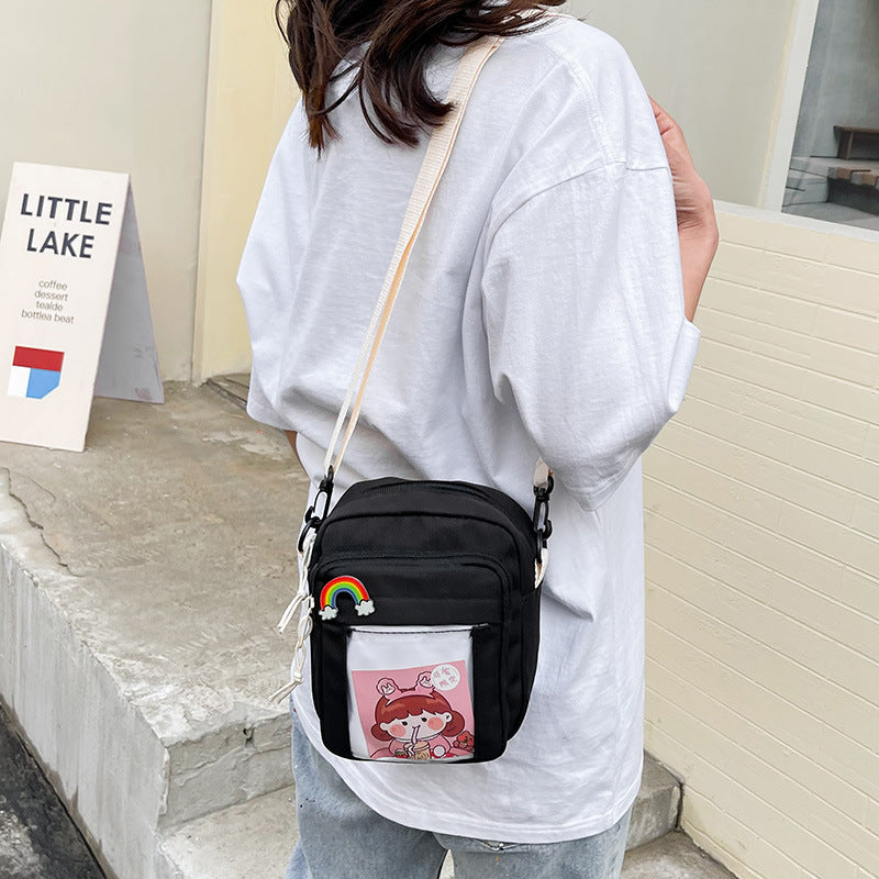 Eprolo Kore Tarzı Karikatürlü Küçük Omuz Çantası with colorful cartoon design and adjustable strap, ideal for casual use.