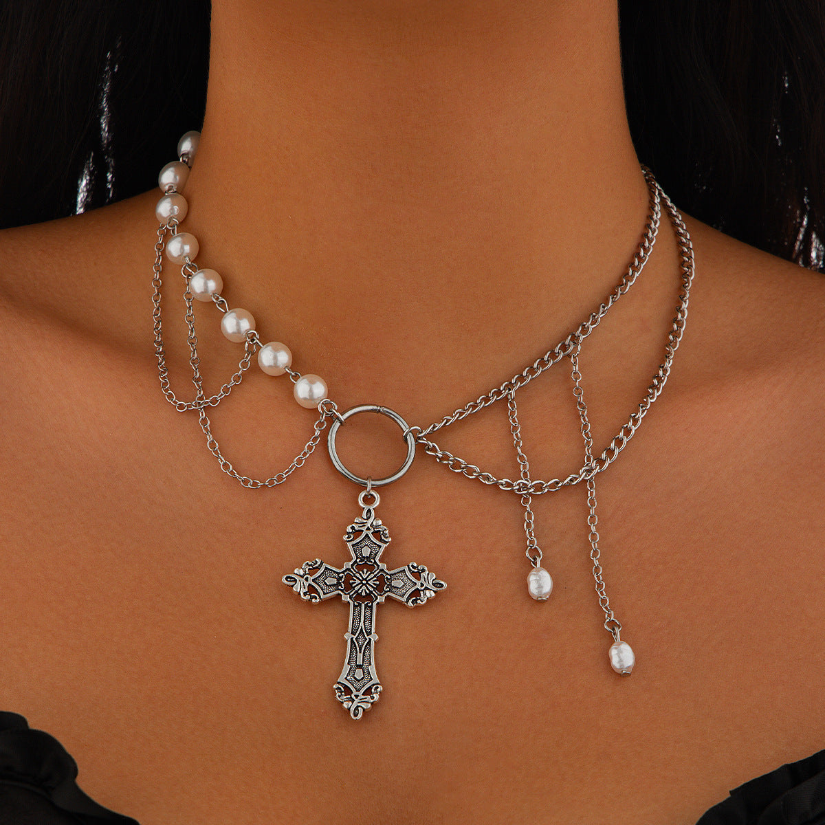 Eprolo Kristal Detaylı Haç Kolye with sparkling crystal accents and silver chain, close-up view of the religious pendant.