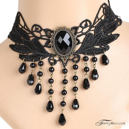 Eprolo Kristal Dantel Chokerlar featuring intricate lace and sparkling crystal accents, stylish jewelry for elegant fashion.