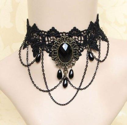 Eprolo Kristal Dantel Chokerlar featuring intricate lace design with sparkling crystal embellishments.