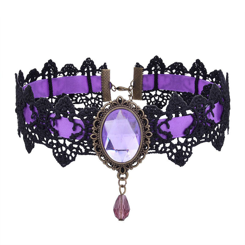Eprolo Gotik Retro Dantel Kolye featuring intricate lace design and gothic style pendant on a black chain.