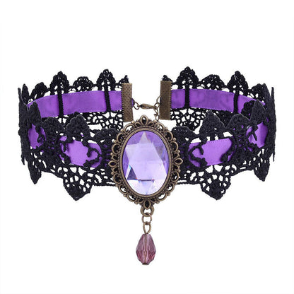 Eprolo Gotik Retro Dantel Kolye featuring intricate lace design and gothic style pendant on a black chain.