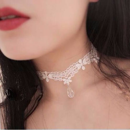 Eprolo Kristal Dantel Choker, delicate lace necklace with sparkling crystal embellishments, close-up view of the detailed design.