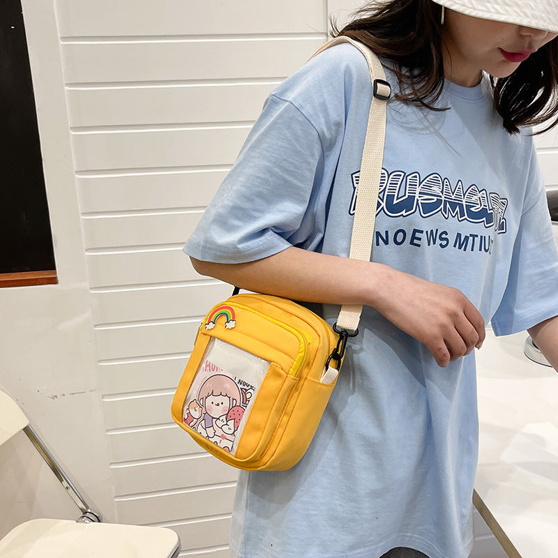 Eprolo Kore Tarzı Karikatürlü küçük omuz çantası with colorful cartoon design and adjustable shoulder strap.