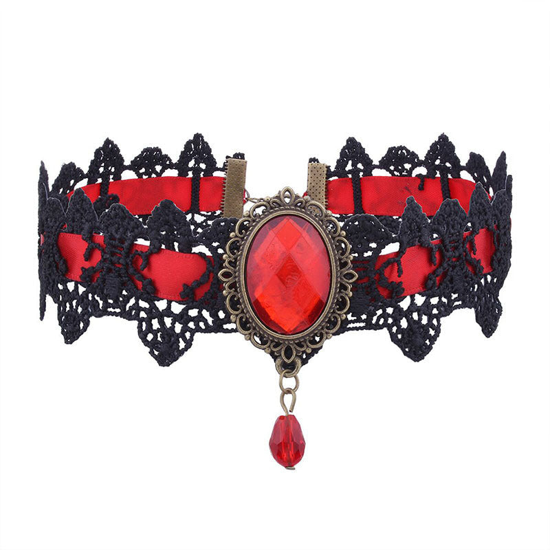 Eprolo Gotik Retro Dantel Kolye featuring intricate lace design and dark vintage style jewelry for gothic fashion.