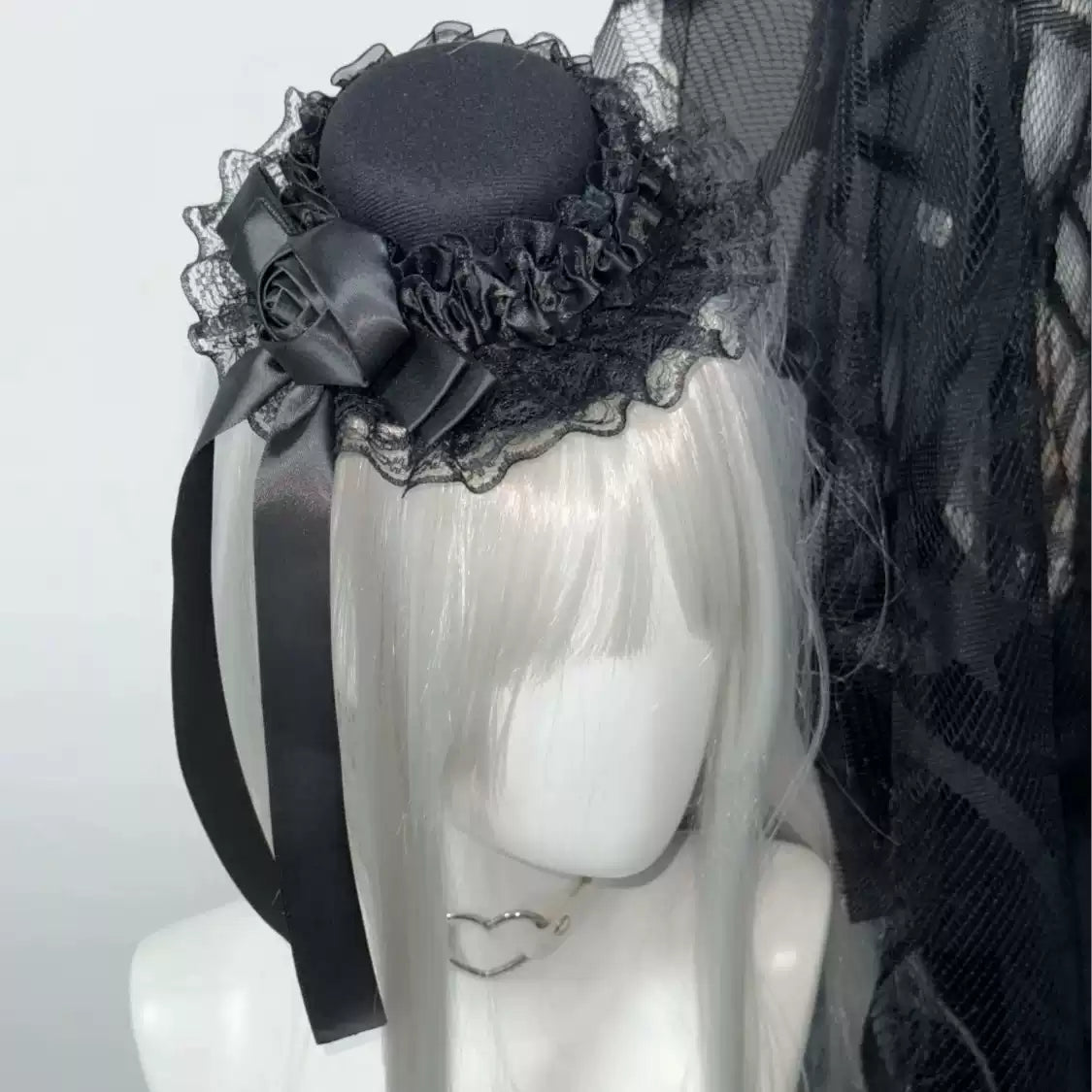 Siyah Güllü Gotik Lolita Bonnet