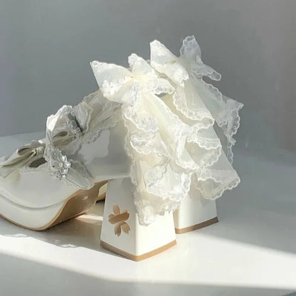 Eprolo Lolita kurdele detaylı şirin topuklu ayakkabı with bow embellishment and stylish design, suitable for elegant occasions.