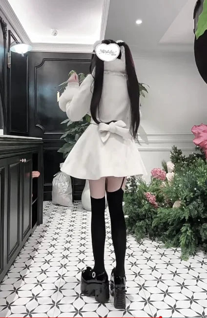 Eprolo winter Japanese coat with plush fur collar, warm and stylish, shown in a cozy winter setting.