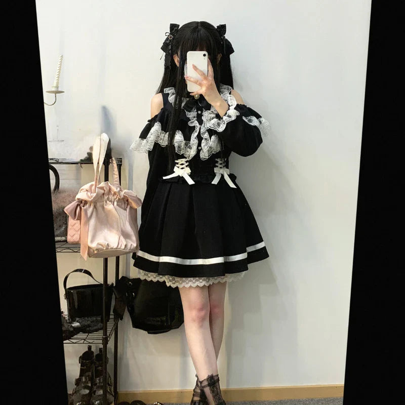 Kawaii bluz with lace details and bow, stylish eprolo fashion top featuring delicate embroidery and feminine design.