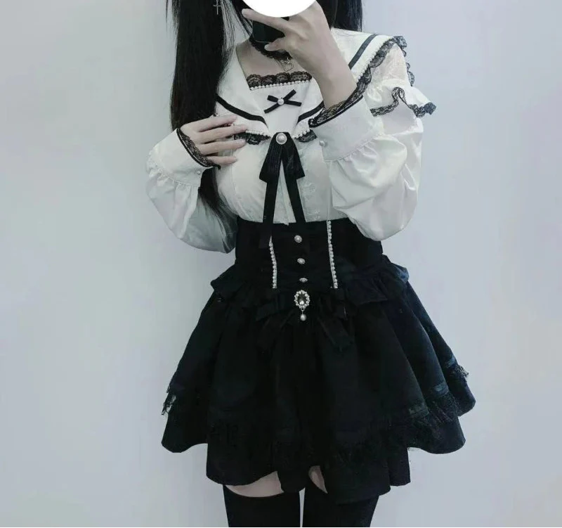 Eprolo Dantel Yaka Lolita Bluz featuring lace collar and elegant design, shown on a white background.