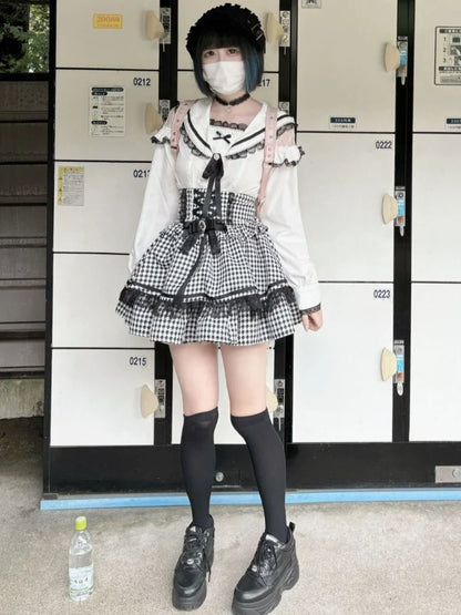 Eprolo vintage black and white checkered mini skirt featuring a classic kareli pattern, stylish and versatile for casual wear.