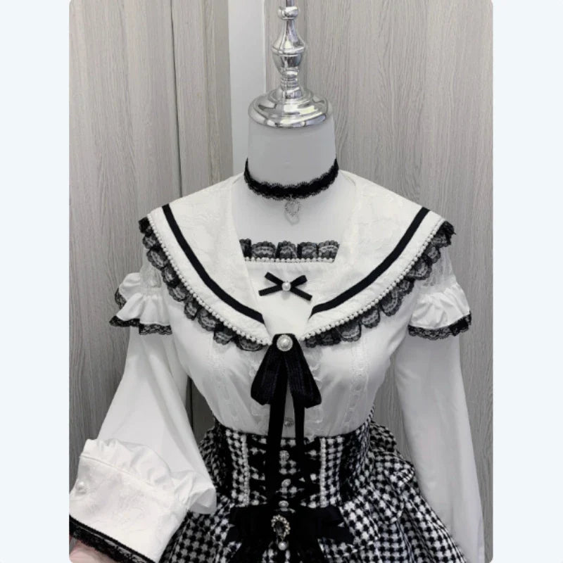 Eprolo Dantel Yaka Lolita Bluz featuring intricate lace details and a classic collar, perfect for elegant Lolita fashion styles.