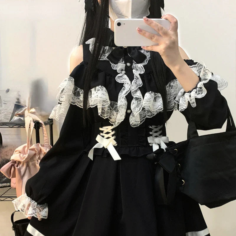 Kawaii bluz with lace details and bow, featuring a cute, stylish design perfect for casual wear by eprolo.