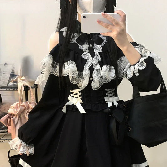 Kawaii bluz with lace details and bow, featuring a cute, stylish design perfect for casual wear by eprolo.