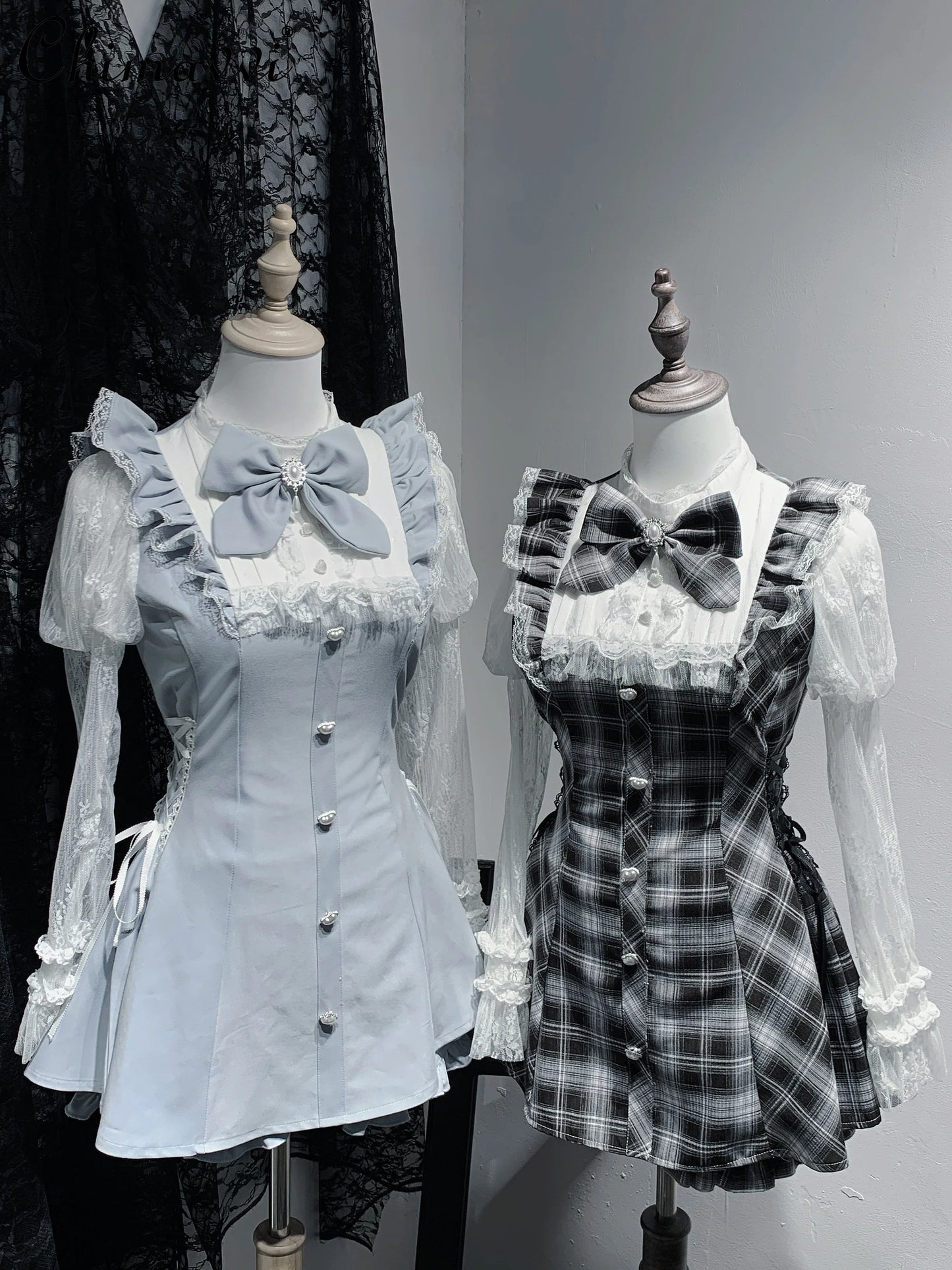 Elegant Zarif dantel işlemeli elbise by eprolo, showcasing intricate lace details and flowing fabric in a stylish design.