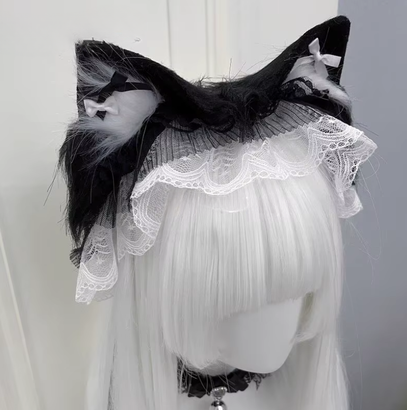 Eprolo Dantelli Kedi Kulağı Taç with lace design, featuring soft fabric and decorative cat ear accents, perfect for pet accessories.