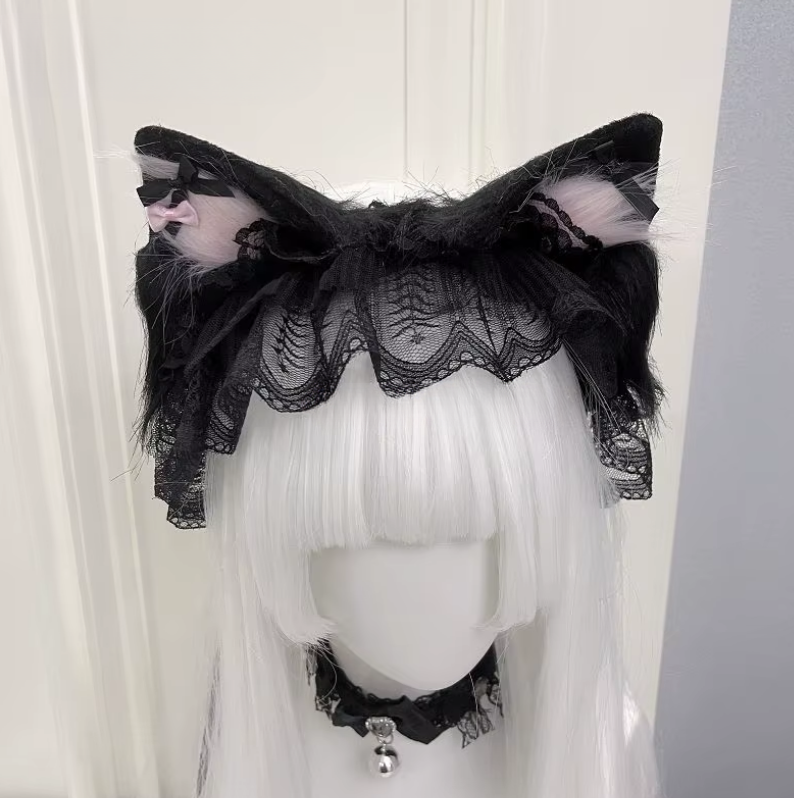 Eprolo Dantelli Kedi Kulağı Taç with lace design, featuring soft fabric and decorative cat ear accents for stylish pet accessories.