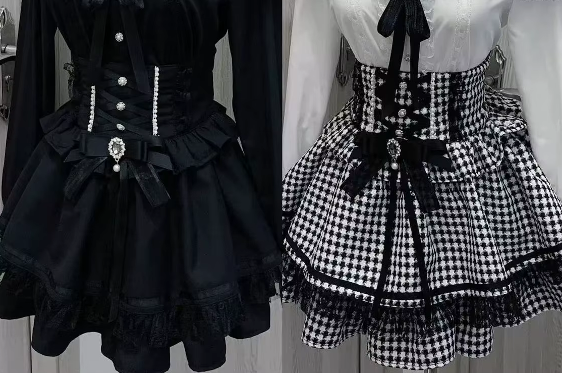 Eprolo Ekose yüksek bel fiyonklu mini etek in black and white, showcasing the plaid pattern and bow detail at the waist.