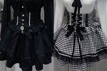 Eprolo Ekose yüksek bel fiyonklu mini etek in black and white, showcasing the plaid pattern and bow detail at the waist.